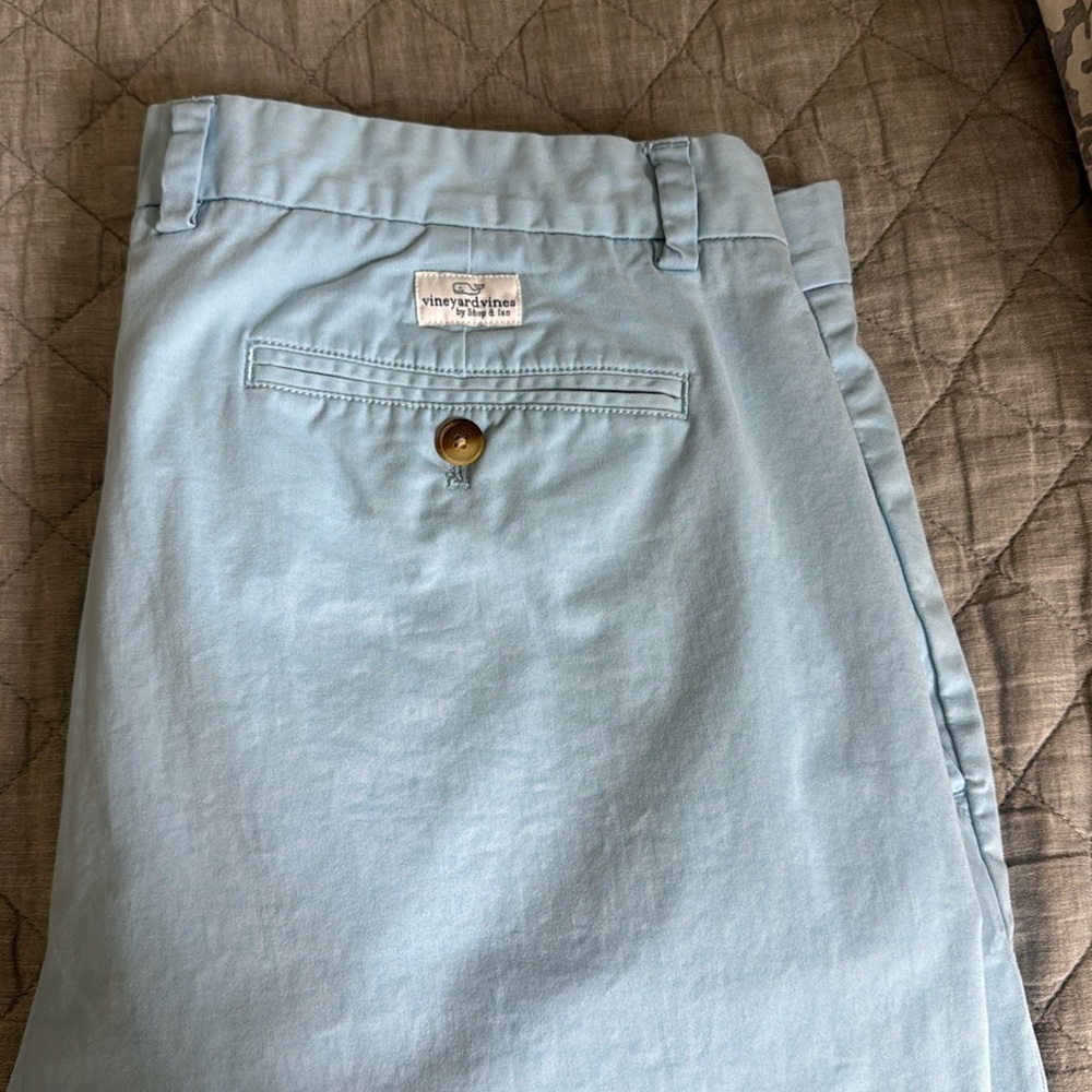 Men’s Vineyard Vines baby blue shorts